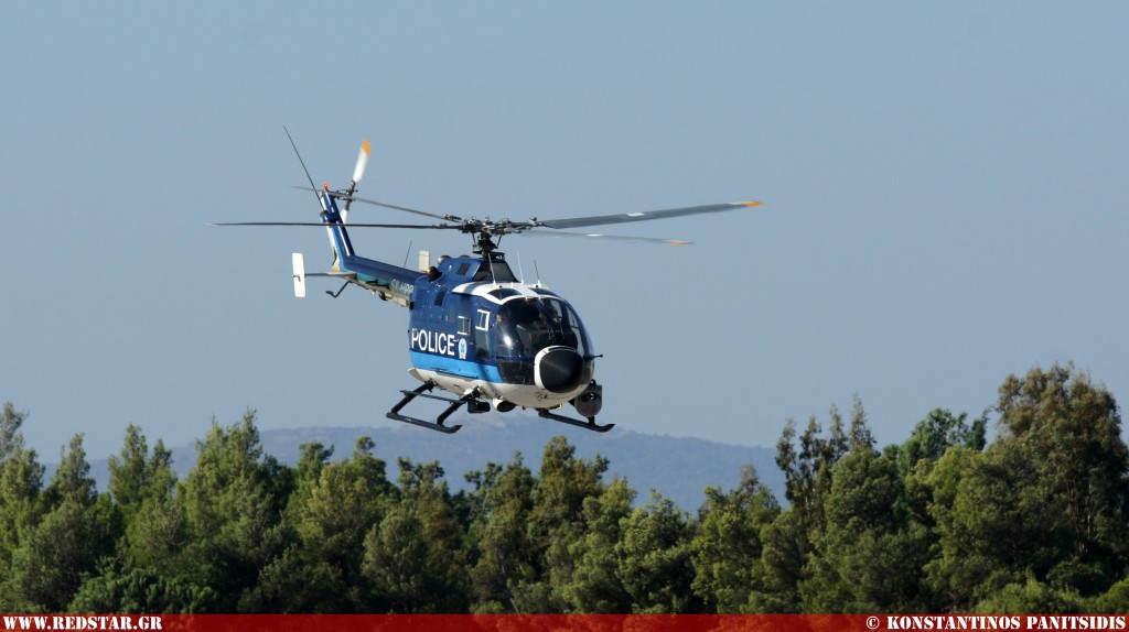 Το ελικόπτερο φέρει ένα σύστημα FLIR τύπου BSS400, το μέγιστο βάρος του συστήματος ανέρχεται στα 40 kg, με ικανότητα περιστροφής 360ο ως προς το αζιμούθιο και +15ο/-85ο στον κατακόρυφο άξονα κίνησης. Εσωτερικά το Ε/Π διαθέτει ειδική θέση/σταθμό εργασίας του συστήματος FLIR (μηχανικός / χειριστής) © Konstantinos Panitsidis